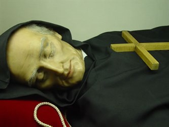 The mortal remains of Alonso, since 1978 in a Madrid chapel of the Augustinian nuns 